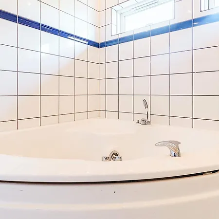 10 Person Holiday Home In Rodvig Stevns-By Traum Vakantiehuis *